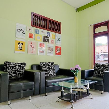 Oyo Life 2508 Alba Suites Homestay Syariah Tulungagung Exterior foto