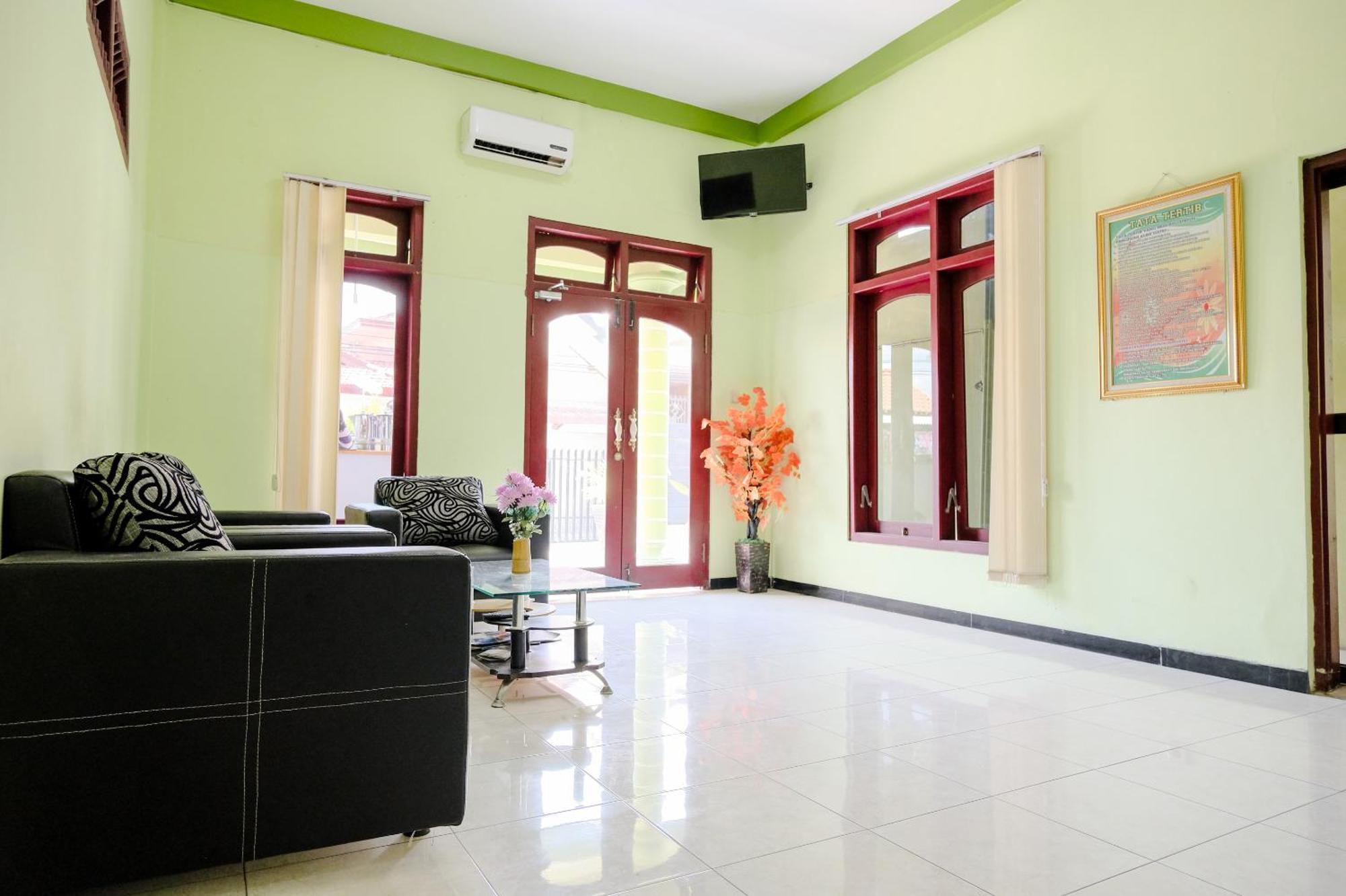 Oyo Life 2508 Alba Suites Homestay Syariah Tulungagung Exterior foto