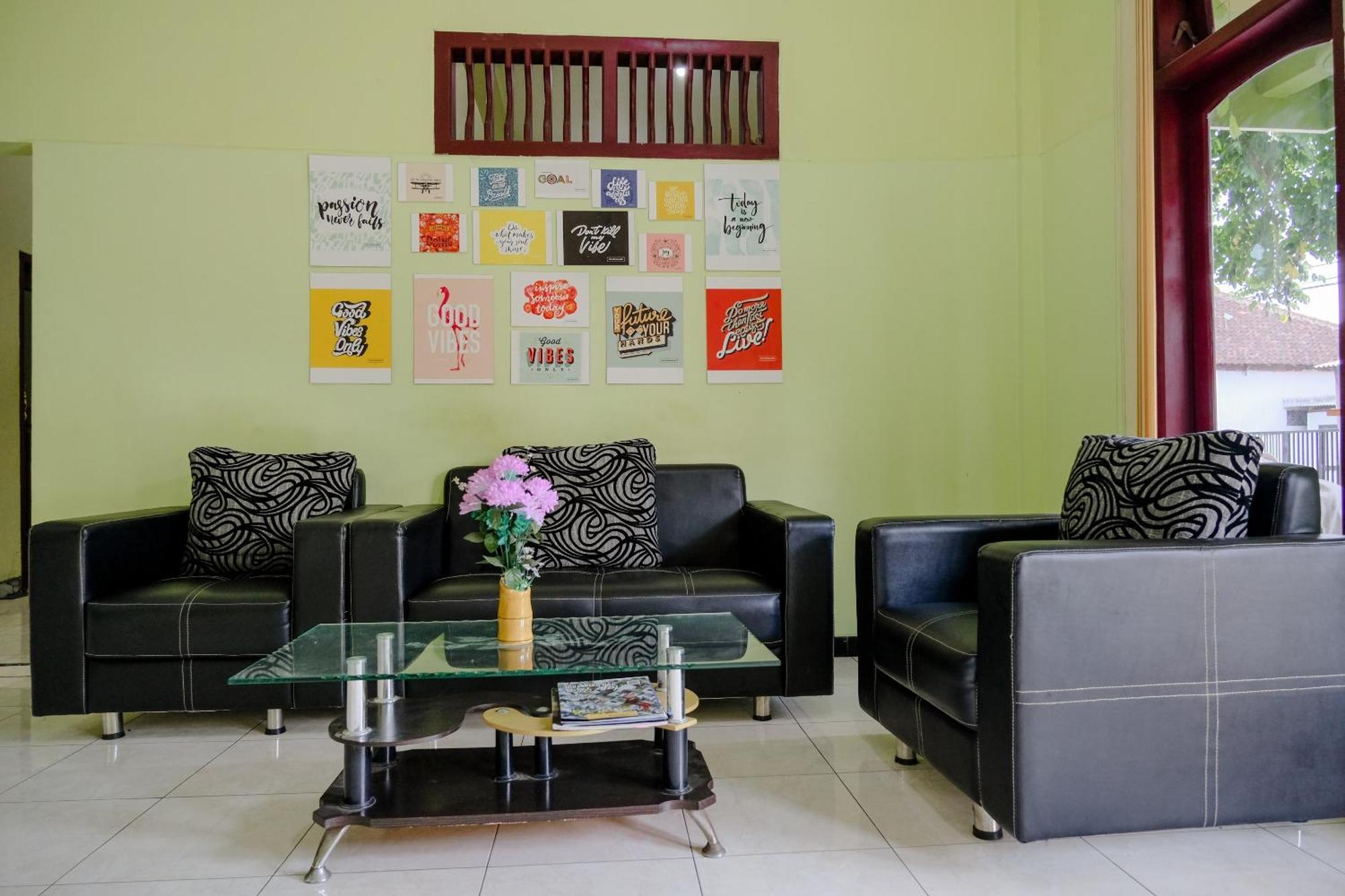 Oyo Life 2508 Alba Suites Homestay Syariah Tulungagung Exterior foto